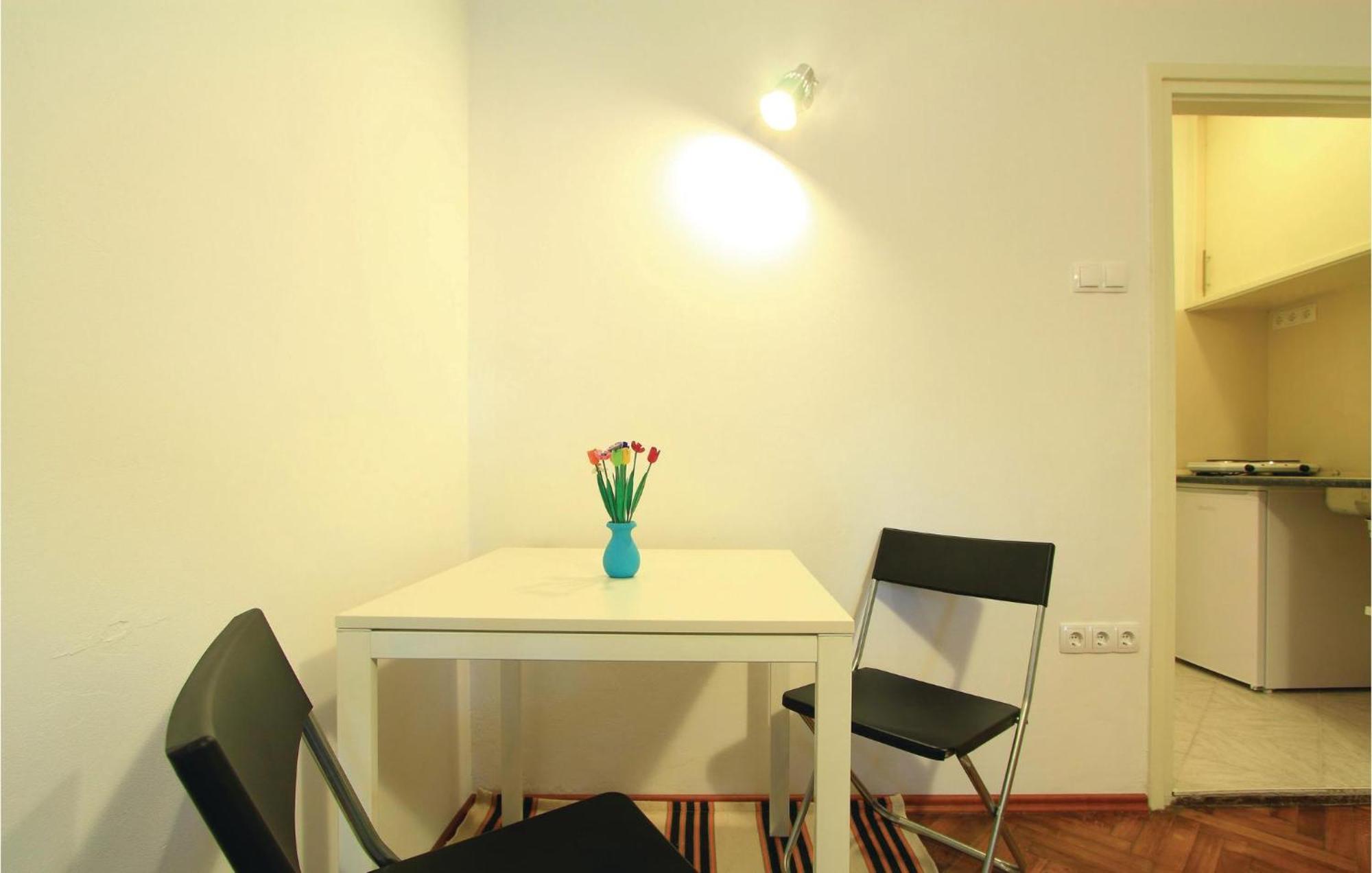 1 Bedroom Awesome Apartment In Pula Exteriör bild